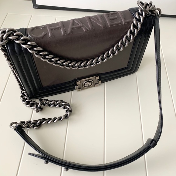 CHANEL Handbags - 🎉HOST PICK 🎉Chanel Le Boy Old Medium